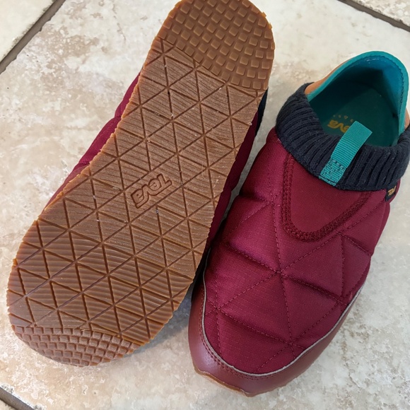 Teva Quilted Sneakers - Picture 2 of 4